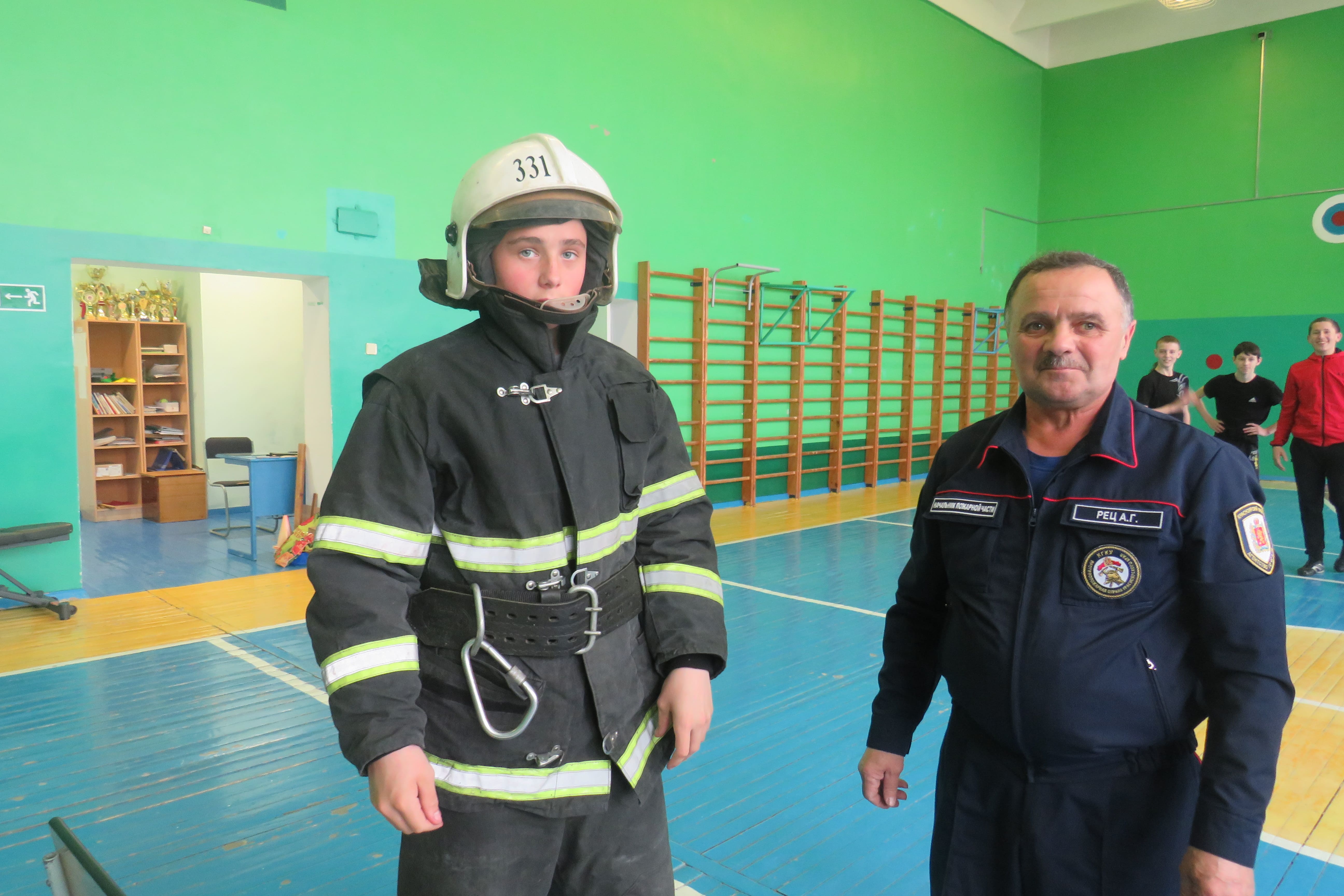 19.04.2024г в МКОУ Межовская СОШ состоялась спортивная эстафета по пожарной безопасности «Огнеборец», посвященная 375 годовщине пожарной охраны и правилам пожарной безопасности, в которой приняли непосредственное участие дружина юных пожарных «Жара» (ДЮП).