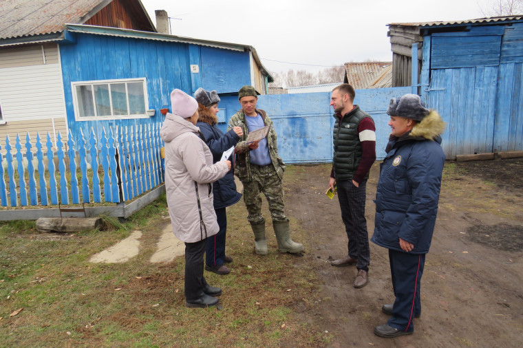 По дворовые. По дворовые.